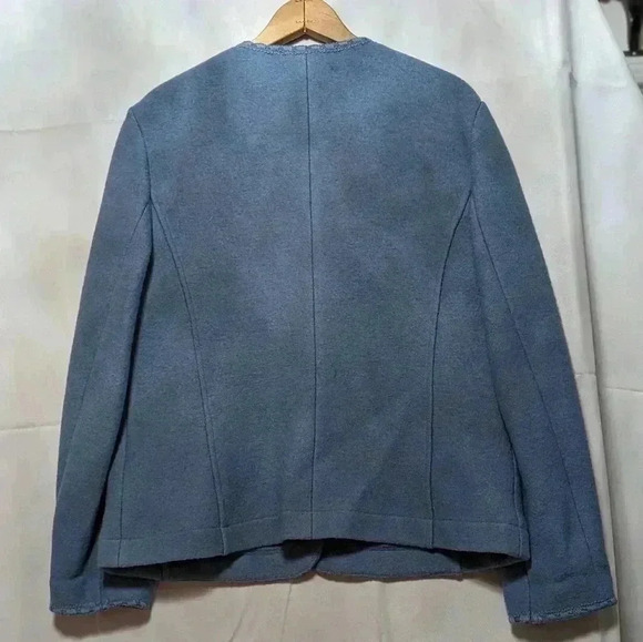 Women's Gottstein virgin wool jacket beautiful blue w carved buttons fancy hem - Picture 3 of 6